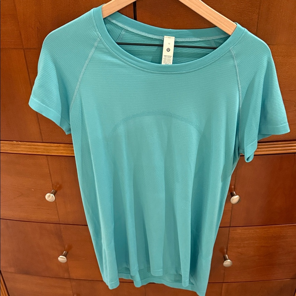 Lulu lemon size 10 Women's Aqua Short Sleeve Top